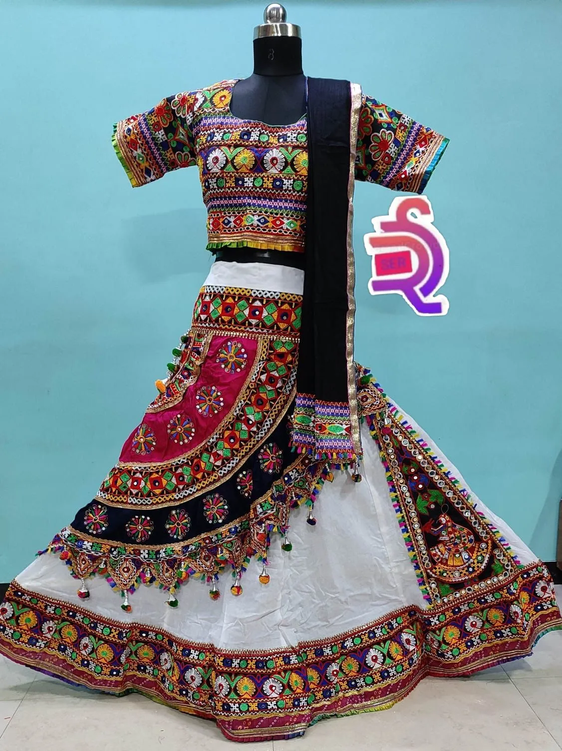 NAVRATRI TRADITIONAL LEHENGA CHOLI