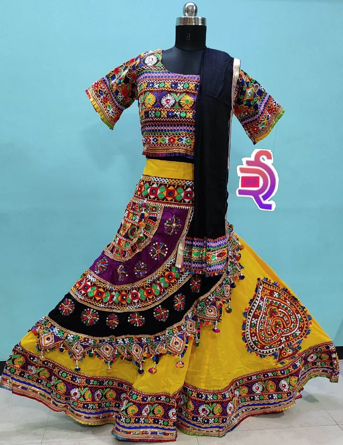 NAVRATRI TRADITIONAL LEHENGA CHOLI